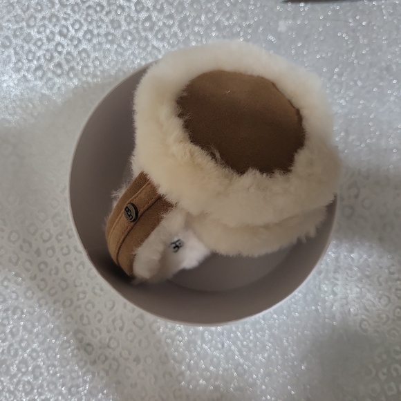 UGG Center Strip EarMuffs Dyed Shearling Suede.Tan nib - Picture 2 of 5